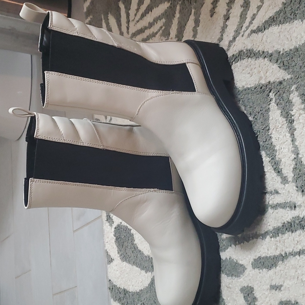 new **Vagabond white boots